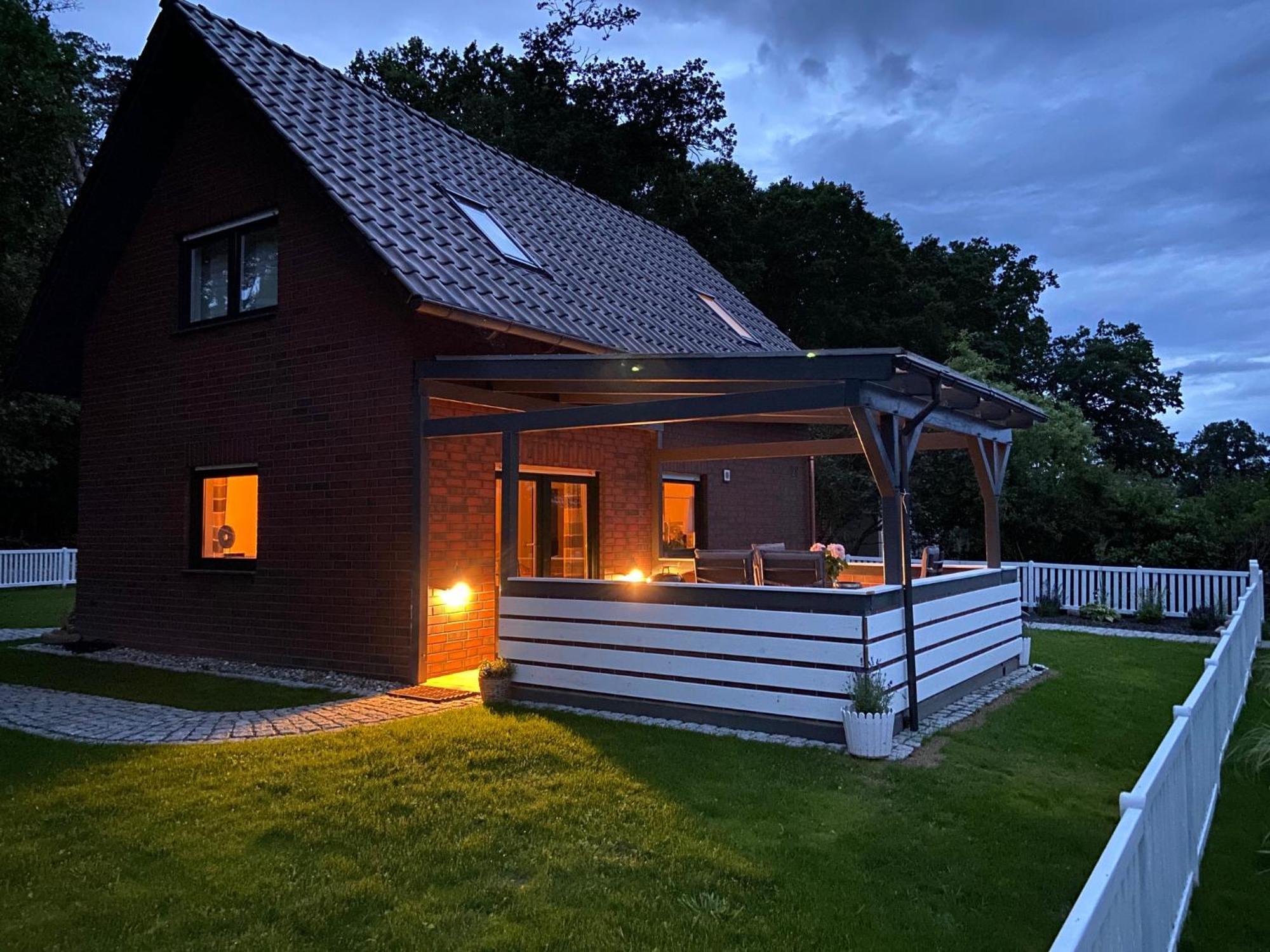 Strandhaus Mathea - Ruhige Lage Direkt Am Fleesensee - Parkplatz, Kamin, Sauna - Familienfreundlich Unter Göhren エクステリア 写真